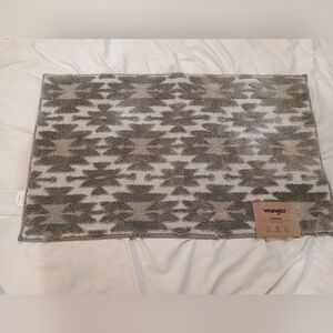 New Wrangler Aztec Print Light Gray Dark Gray Bath Rug Size 20x32